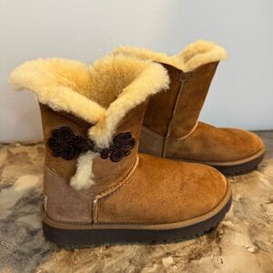 UGG Women's Bailey Mariko Short Boot Size 5